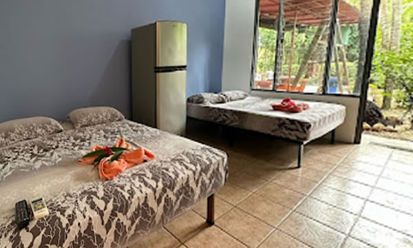 Alojamiento en Cabinas Ojos Azules Alojamiento en Cabinas Ojos Azules