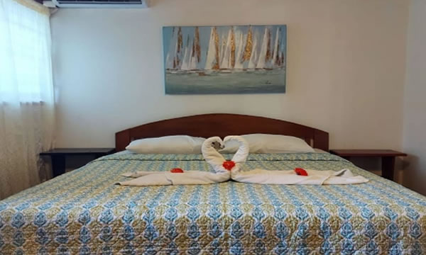 Alojamiento en HOTEL LAS PALMAS Alojamiento en HOTEL LAS PALMAS